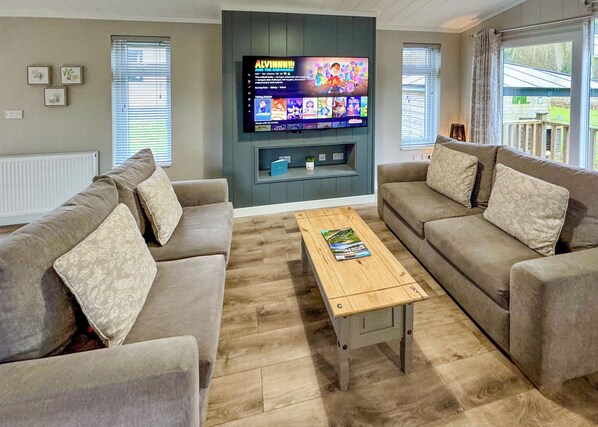 TV - Upgraded for 2025 – Now with Air Hockey/Pool/Table Tennis Combo and Dartboard. (Raywell, Beverley)