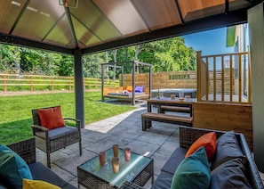 Terrace/patio - Upgraded for 2025 – Now with Air Hockey/Pool/Table Tennis Combo and Dartboard. (Raywell, Beverley)