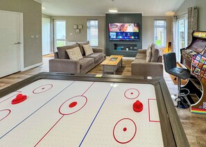 Game room - Upgraded for 2025   – Now with Air Hockey/Pool/Table Tennis Combo and Dartboard. (Raywell, Beverley)