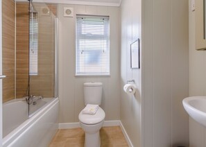 Bathroom - Upgraded for 2025 – Now with Air Hockey/Pool/Table Tennis Combo and Dartboard. (Raywell, Beverley)