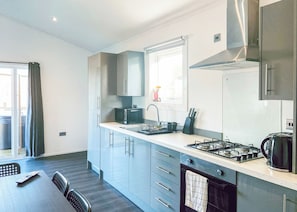 Fridge, oven, stovetop, toaster - 2 bedroom accommodation in Kilwinning (Kilwinning)