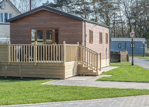 2 bedroom accommodation in Kilwinning