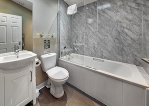 Bathroom - 2 bedroom accommodation in Raywell, Beverley (Raywell, Beverley)