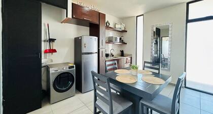 a 3 cuadras del malecon/alberca by Gpsrentas