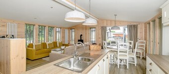A spacious lodge with one master double with en suite shower room.