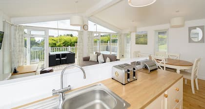 A spacious lodge with one master double with en suite shower room.