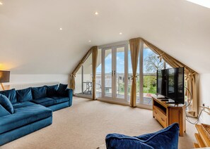 Living area - Outstanding and beautifully presented first floor apartment. (Glastonbury)
