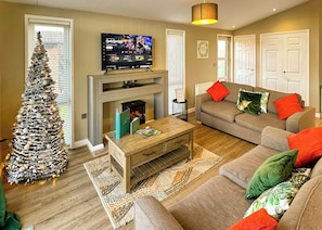 TV - 2 bedroom accommodation in Raywell, Beverley (Raywell, Beverley)