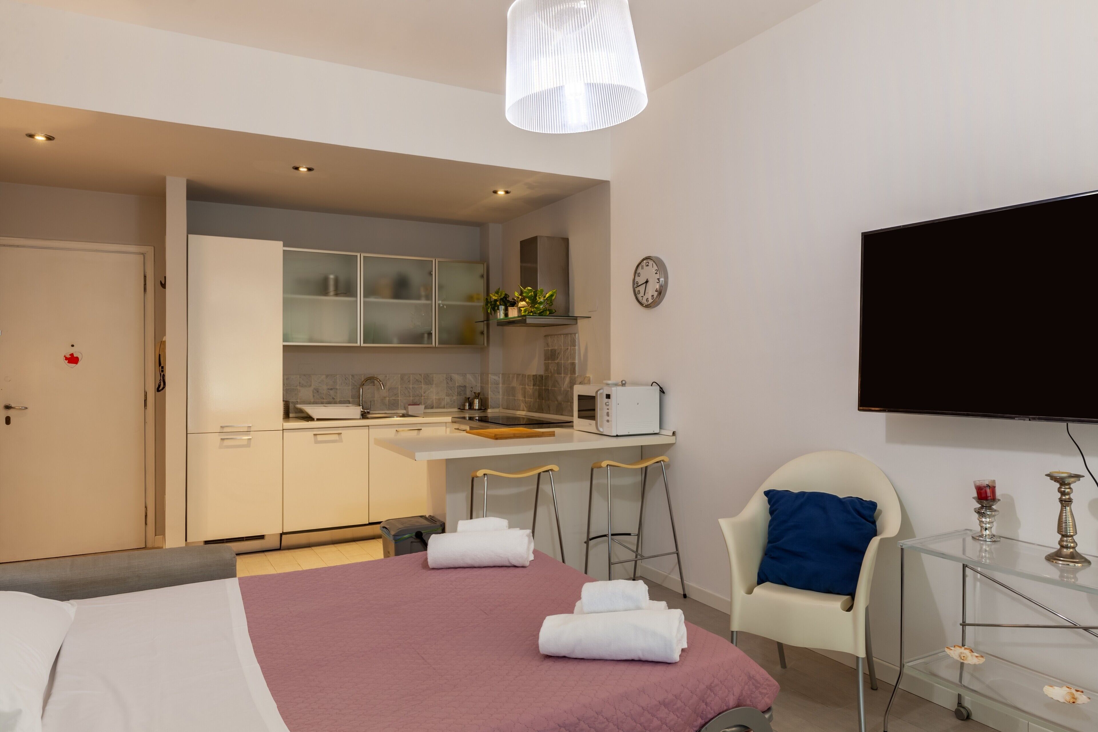 1 habitación, tabla de planchar con plancha, wifi gratis y ropa de cama 