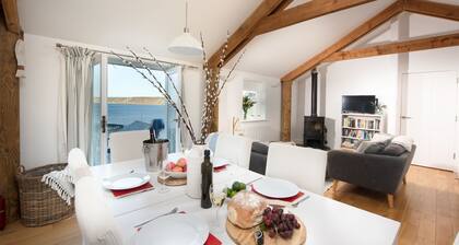 A superb two bedroom cottage overlooking Sennen Cove