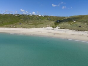 بالقرب من الشاطئ