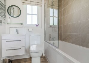 Bathroom - 2 bedroom accommodation in Skirlaugh, Nr Hull (Skirlaugh, Nr Hull)
