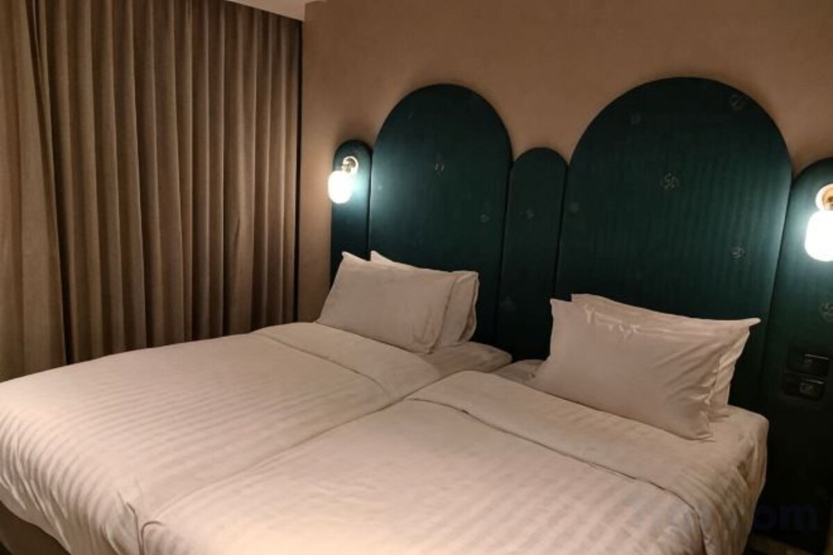 Minibar, safe på rommet, skrivebord og wi-fi (inkludert)