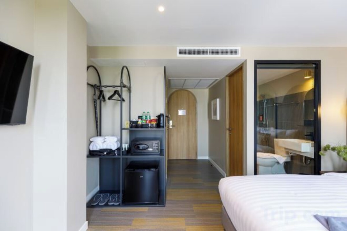 Minibar, safe på rommet, skrivebord og wi-fi (inkludert)