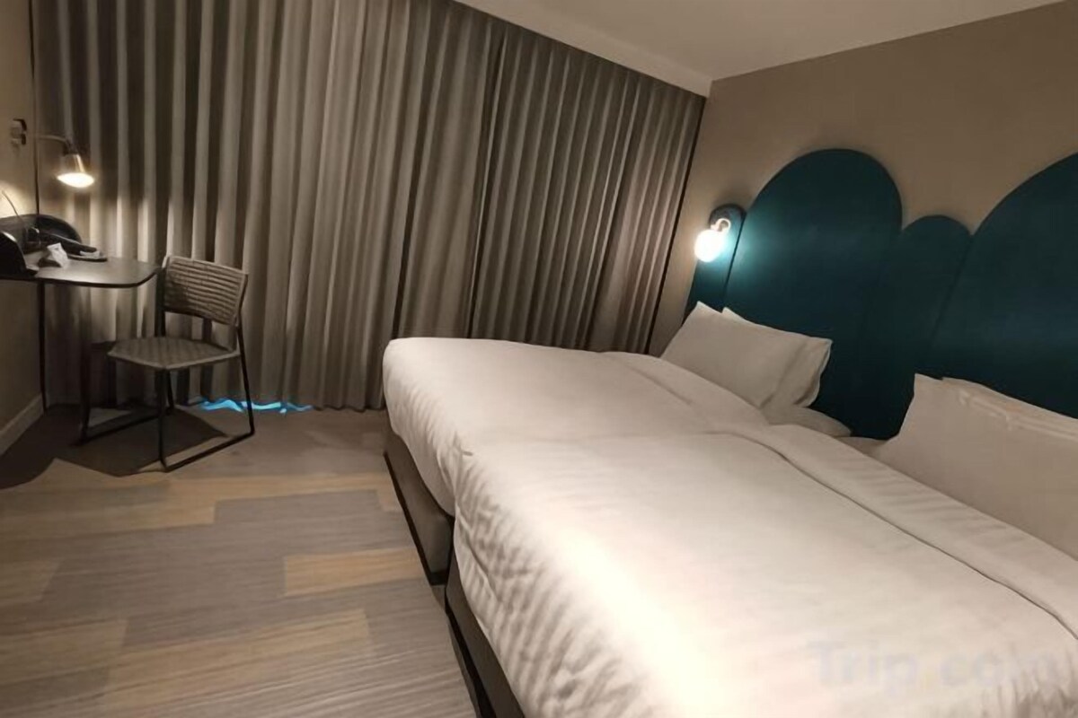 Minibar, safe på rommet, skrivebord og wi-fi (inkludert)