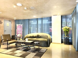 Front of property - Benjarong Hotel Bangkok (Bangkok)
