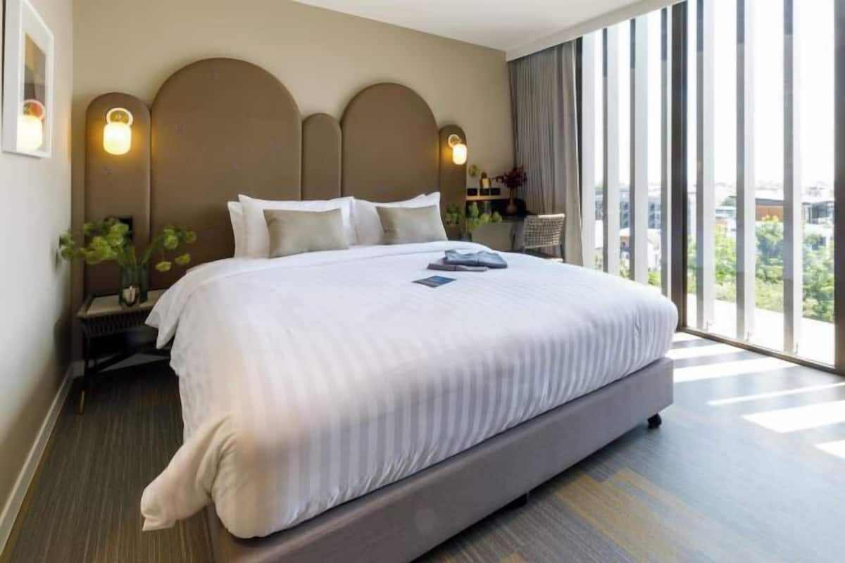 Een minibar, een kluis op de kamer, een bureau, gratis wifi