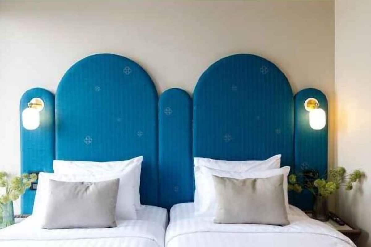 Minibar, in-room safe, desk, free WiFi