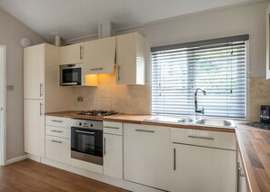 Fridge, oven, stovetop, toaster - Recently upgraded to include Tilt and turn Gazebo over hot tub. (Raywell, Beverley)