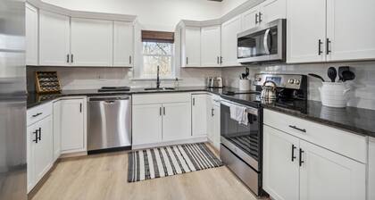 Cottage on Main in Lansdale! Perfect for family, work, shopping, relaxing.