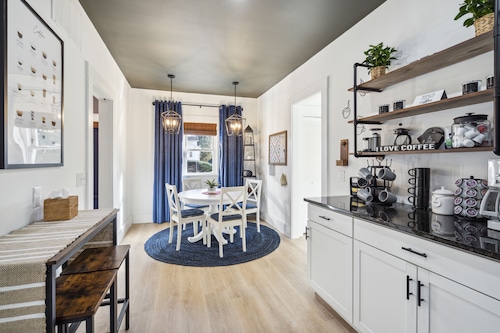 Cottage on Main in Lansdale! Perfect for family, work, shopping, relaxing.