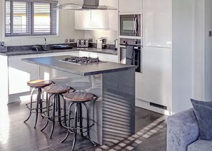 Refrigerador, horno, placa de cocina, lavavajillas