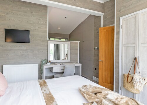Elite Plus Spa Lodge 3