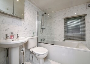 Bathroom - 2 bedroom accommodation in Carnforth (Carnforth)
