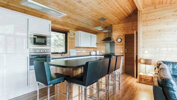 Fridge, oven, stovetop, toaster