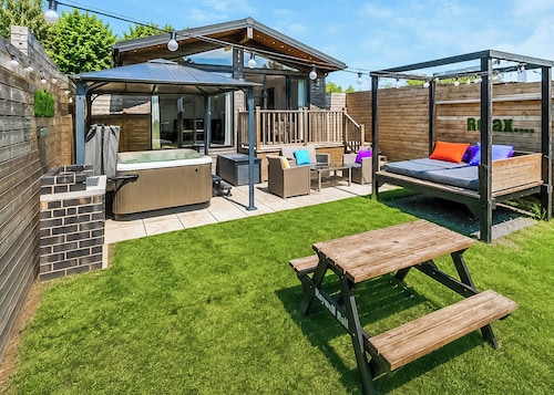 1 bedroom accommodation in Raywell, Beverley
