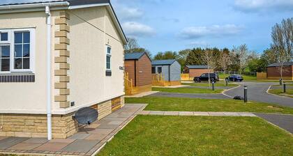 Cosy micro lodge, perfect for a romantic or family retreat.