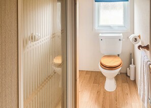 Bathroom - 3 bedroom accommodation in Carnforth (Carnforth)