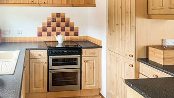 Fridge, oven, stovetop, toaster