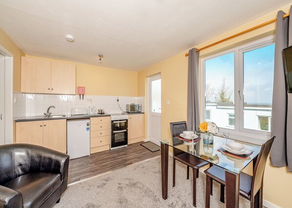 冰箱、烤箱、炉灶、烤面包机