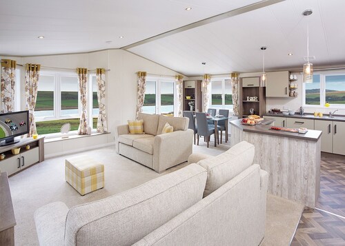 Luxury Willow Lodge (Sleeps 4)