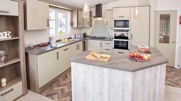 Fridge, oven, stovetop, toaster