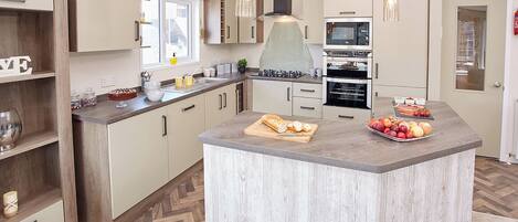 Fridge, oven, stovetop, toaster