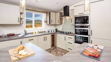 Fridge, oven, stovetop, toaster