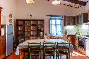 Kühlschrank, Herdplatte, Geschirrspüler