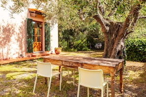 Outdoor dining - Villa 'Podere Par di Rota' with Pool, Terrace & Wi-Fi (Calci)