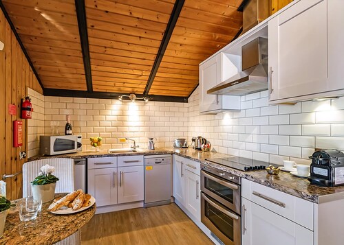 Charming, spacious and comfortable open plan lodge with log burner.