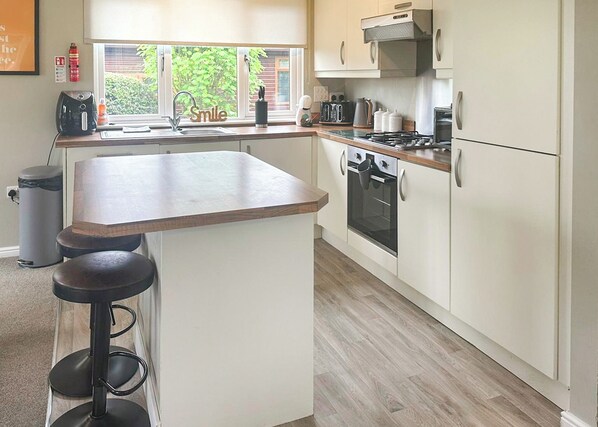 Fridge, oven, stovetop, toaster