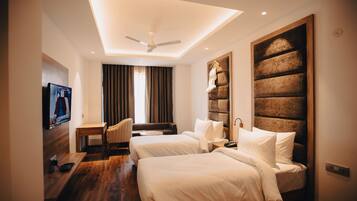 Deluxe Twin Room | In-room safe, iron/ironing board, free WiFi