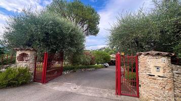 Enceinte de lâhĂ©bergement