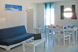 Smart TV - Coastal Stay with Pool in Grandcamp (Grandcamp)
