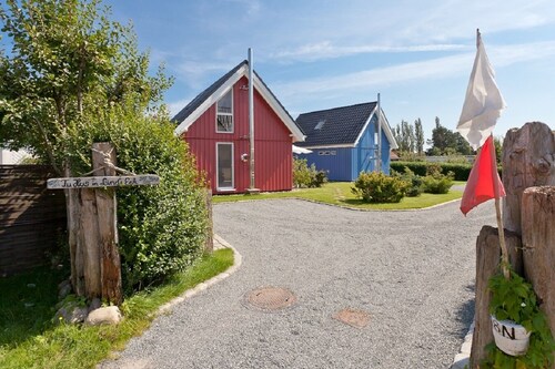 Great vacation home with garden, terrace, 500m to the beach, free WLAN, parking lot