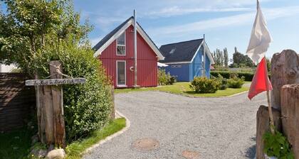 Great vacation home with garden, terrace, 500m to the beach, free WLAN, parking lot