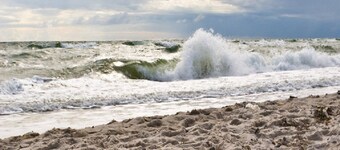 detached holiday home in the second row