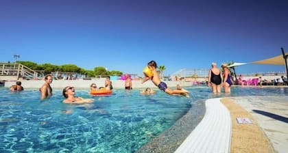 Mobile home in Sérignan with great pool area