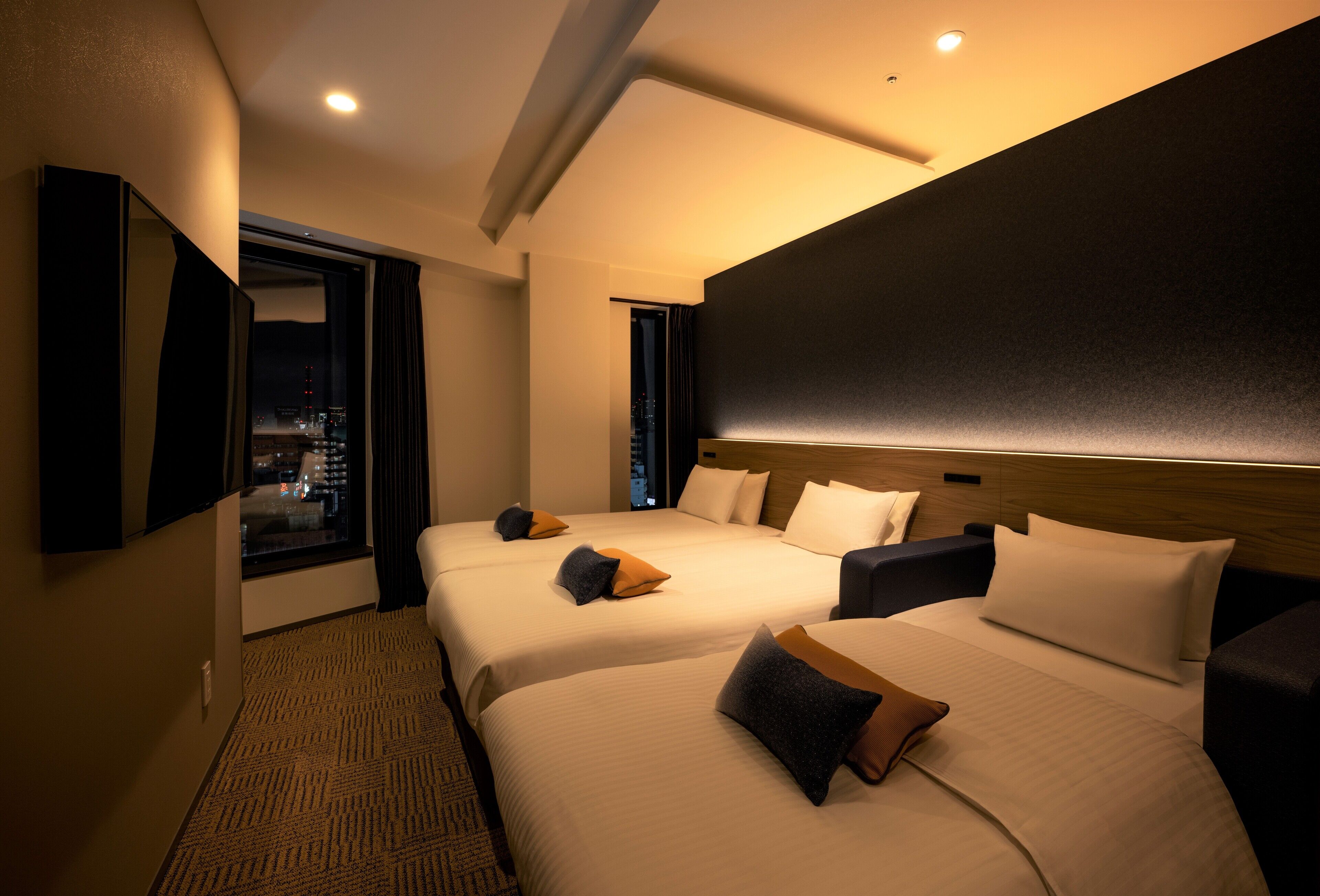 Corner Triple Room - ReFa Room | In-room safe, desk, blackout drapes, iron/ironing board